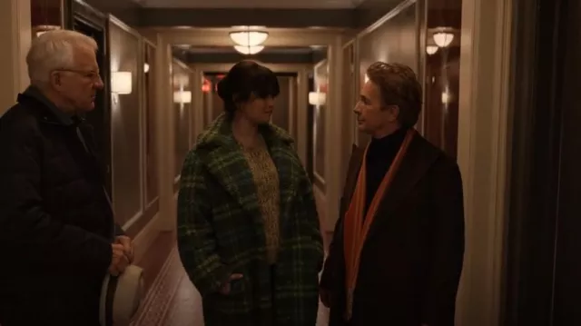 Apparis Tikka Faux manteau en shearling porté par Mabel Mora (Selena Gomez) comme on le voit dans Only Murders in the Building (S03E01)