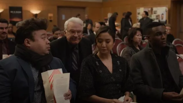 Ganni Recycled-blend Lurex Mini Wrap Dress porté par Kimber (Ashley Park) comme on le voit dans Only Murders in the Building (S03E02)