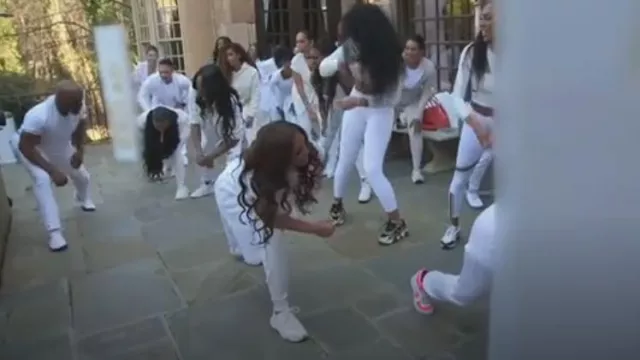 Yeezy Boost 250 V2 usada por Shereé Whitfield como se ve en The Real Housewives of Atlanta (S15E14)