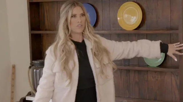 Alo Yoga Muse Hood­ie worn by Christina El Moussa as seen in Christina on the Coast (S05E11)