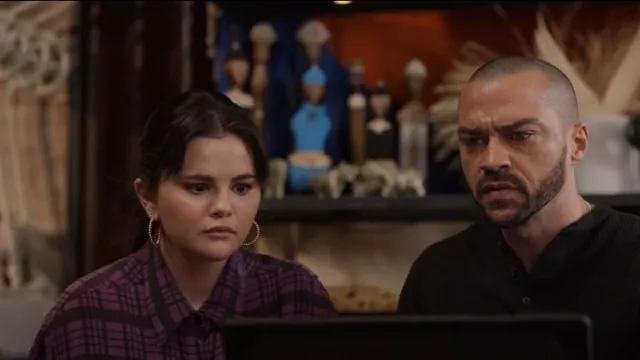 Saks Fifth Avenue 14K Yellow Beaded Hoop Boucles d’oreilles portées par Mabel Mora (Selena Gomez) comme on le voit dans Only Murders in the Building (S03E03)