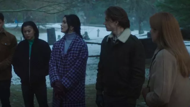 La veste Kooples Shearling portée par Ace (Alex Saxon) vue dans Nancy Drew (S04E12)