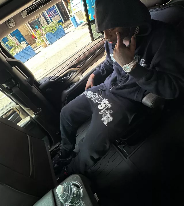 Trapstar Black Wild­card Zip Hood­ie worn by Sleepy Hallow on the Instagram account @_sleepyhallow_