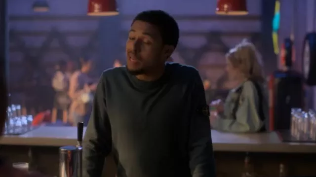 Stone Island Lo­go-patch Cot­ton-jer­sey Sweat­shirt worn by Douglas Edwards (Diggy Simmons) as seen in grown-ish (S06E08)