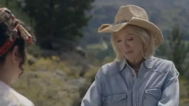 Levis Ul­ti­mate West­ern Den­im Shirt worn by Daisy (Rebecca Gibney) as seen in Under the Vines (S02E02)