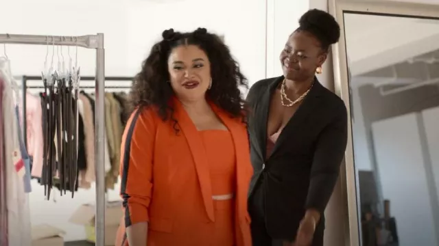 Wildfang The Em­pow­er Col­or­block Tux Blaz­er worn by Mavis Beaumont (Michelle Buteau) as seen in Survival of the Thickest (S01E06)