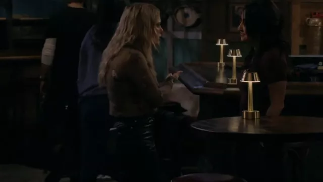 Jeans enduits de chiffon et d’os Casey portés par Sophie (Hilary Duff) comme on le voit dans How I Met Your Father (S02E20)