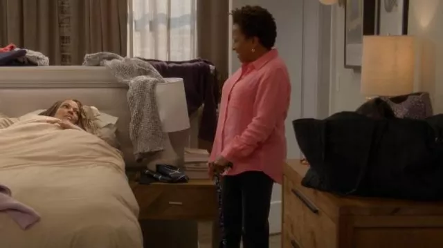 Camisa Rails Ellis usada por Lucretia Turner (Wanda Sykes) como se ve en The Upshaws (S04E03)