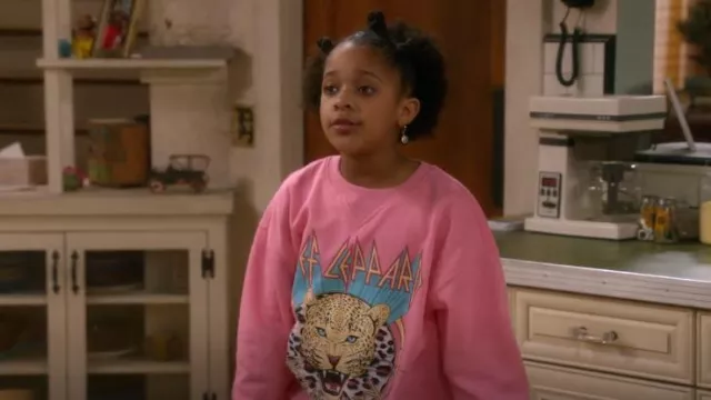 H&M Pink Sweatshirt worn by Maya Upshaw (Journey Christine) as seen in ...