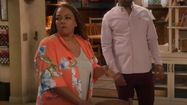 Natori Wild Pop­py Notch PJ worn by Regina Upshaw (Kim Fields) as seen in The Upshaws (S04E03)
