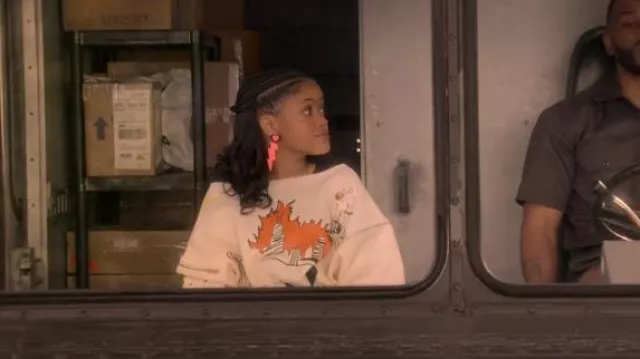 Akira Mondrain Off the Shoul­der Sweatshirt worn by Aaliyah Upshaw (Khali Spraggins) as seen in The Upshaws (S04E03)