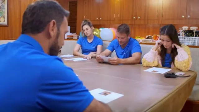 Vrg Grl Lover Knit Chunky Cardigan porté par Aesha Scott comme on le voit dans Below Deck Down Under (S02E10)