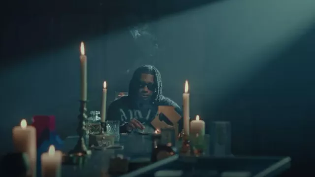 Amiri Black Preemo Records Pull porté par Digga D dans Kindness For Weakness (Clip officiel)