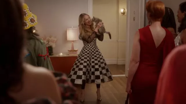 René Caovilla Vivi­enne Pumps worn by Carrie Bradshaw (Sarah Jessica Parker) as seen in And Just Like That… (S02E11)