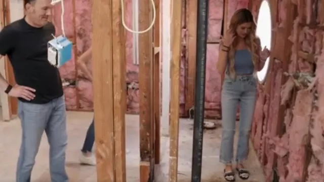Vici Vin­tana Crop Top worn by Christina El Moussa as seen in Christina on the Coast (S05E13)