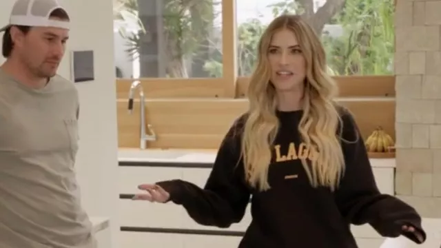 Départ Jet décalé Crewneck décalé porté par Christina El Moussa vu dans Christina on the Coast (S05E13)