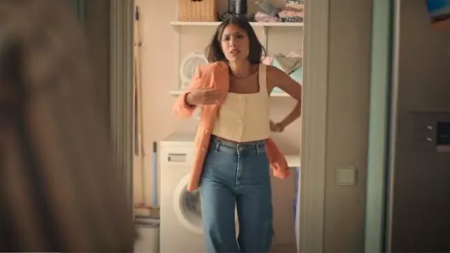 Zara High-Waist­ed Zw Ma­rine Straight Jeans worn by Erin Carter (Evin Ahmad) as seen in Who Is Erin Carter? (S01E01)