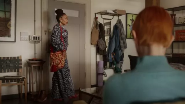 Manolo Blahnik Rocar Sandalias curvas de cuña usadas por la Dra. Nya Wallace (Karen Pittman) como se ve en And Just Like That... (S02E11)
