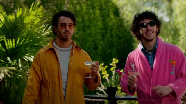 Sefr Truth Jacket porté par Kevin Jonas comme on le voit dans Claim to Fame (S02E10)