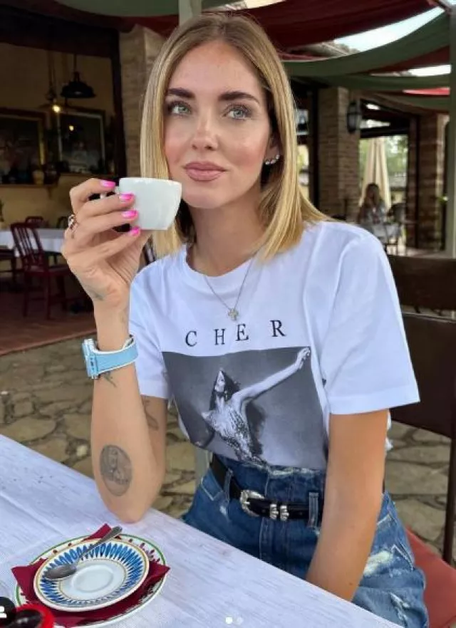 Cher White Tee Shirt worn by Chiara Ferragni on her Instagram Story on ...