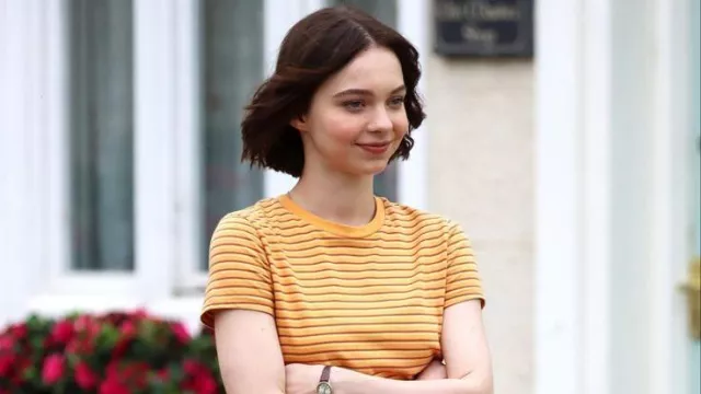 The striped yellow t-shirt worn by Emma Myers plays Pip Fitz-Amobi on ...