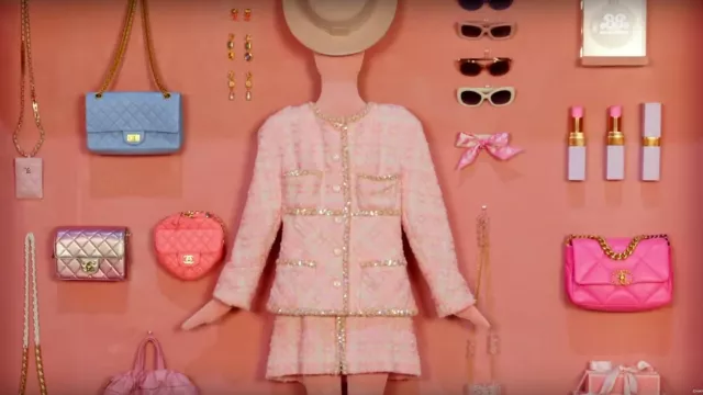 Chanel Pink Heart Bag of Barbie (Margot Robbie) in Barbie movie