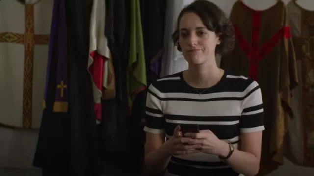 Chemise à rayures blanches et noires Van Heusen portée par Fleabag (Phoebe Waller-Bridge) comme on le voit dans Fleabag (S02E04)