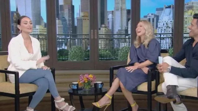 Fashion Nova Julianne Tie Waist Blazer - Crème portée par Jenni Farley vue en LIVE avec Kelly et Mark le 30 août 2023