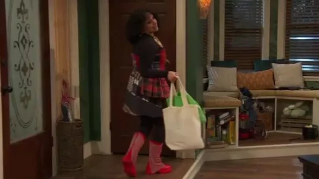 Marine Serre Clashing Tartans Wool Minifalda usada por Raven Baxter (Raven-Symoné) como se ve en Raven's Home (S06E16)