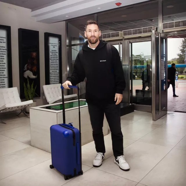 Sudadera con capucha con logotipo pequeño negro de Palm Angels usada por Lionel Messi en su cuenta de Instagram @leomessi