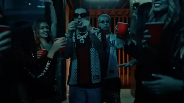 Supreme Black Gra­di­ent Grid Shorts worn by Blessd in BLESSD ❌ RYAN CASTRO | OJITOS ROJOS REMIX (VIAJE 3)