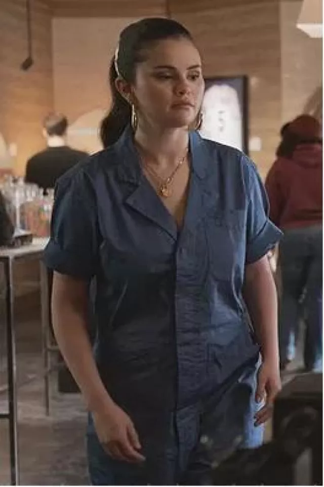 Jennifer Fisher 2 Samira Hoops in Gold portée par Selena Gomez dans Only Murders in the Building 3X07 Cobro le 12 septembre 2023