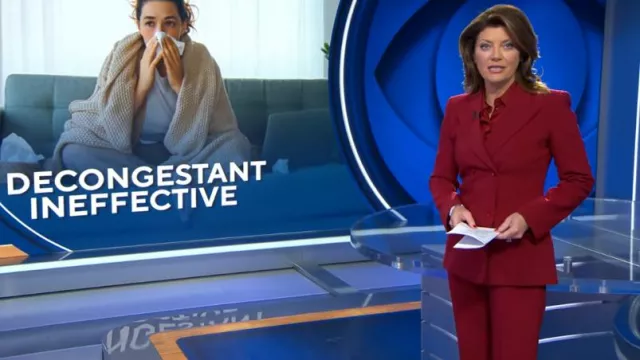 Michael Kors Collection Haylee Flare Crepe Pantalones In Merlot usados por Norah O'Donnell como se ve en CBS Evening News el 12 de septiembre de 2023