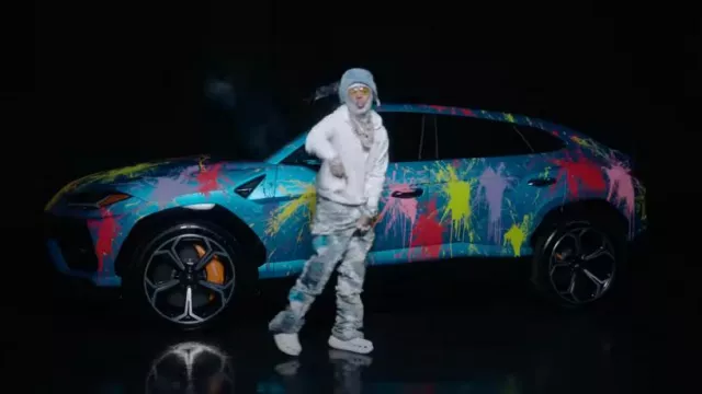 Who Decides War by Ev Bravado Blue Lace & Wave Stained Glass Jeans usados por 6ix9ine en Shaka Laka feat. Kodak Black & Yailin la Mas Viral (Official Music Video)
