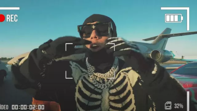 Louis Vuitton Black Cy­clone Sun­glass­es worn by 6ix9ine in Shaka Laka feat. Kodak Black & Yailin la Mas Viral (Official Music Video)