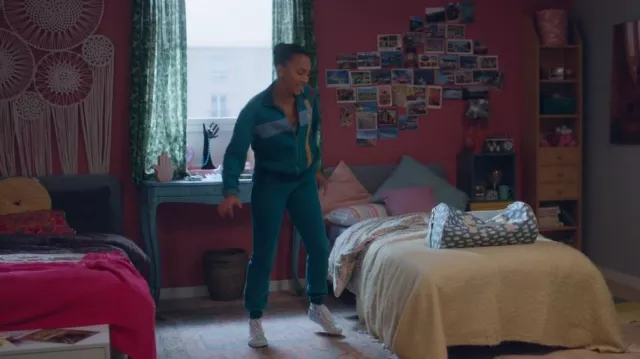 Vans The Gingham Block Pack porté par Cece Parker-Jones (Hailey Romain) comme on le voit dans Spellbound (S01E05)