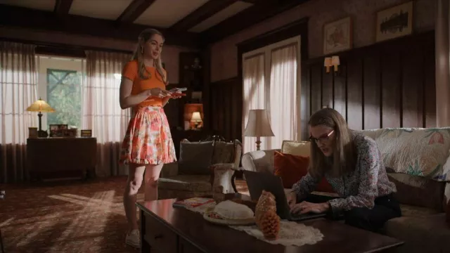 Converse chuck Taylor All Star 70 Ox in Parchment worn by Lizzie (Sarah Dugdale) as seen in Virgin River (S05E01)