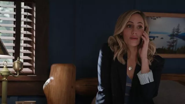 Liars and lovers Star Coin Pen­dant Neck­lace worn by Brie Sheridan (Zibby Allen) as seen in Virgin River (S05E01)