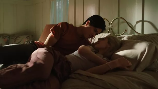 Zara Crop Top usada por Lizzie (Sarah Dugdale) como se ve en Virgin River (S05E07)