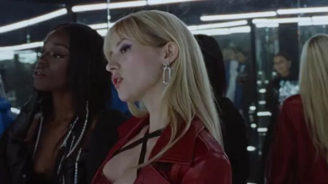 The Eera earrings worn by Angèle in her clip Démons feat. Damso