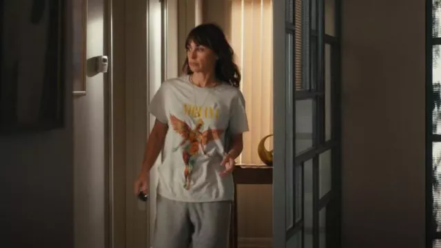 Camiseta Nirvana Madeworn In White usada por Shira Bolitar (Constance Zimmer) como se ve en Harlan Coben's Shelter (S01E06)