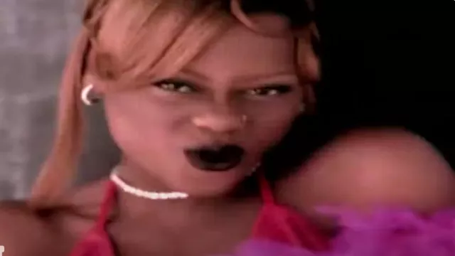 Earrings Hoops worn by Tamika Scott in Keep On Keepin' On by MC Lyte feat Xscape Music Video
