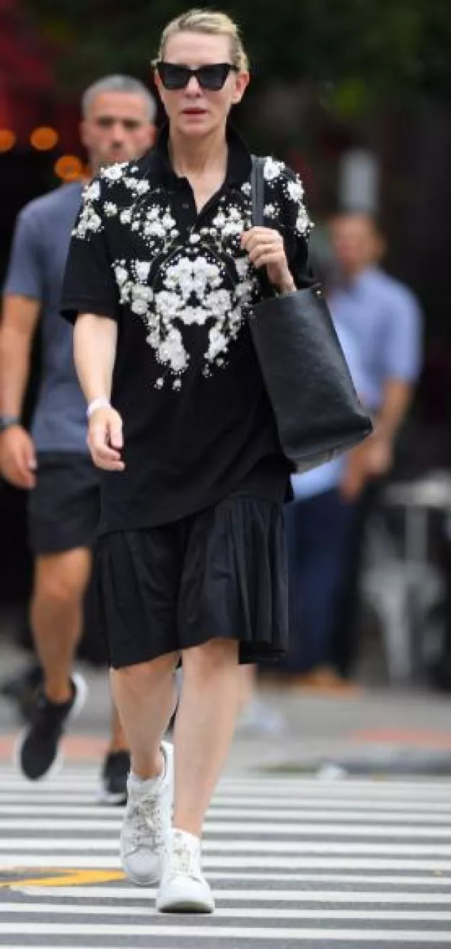 Louis Vuitton Onthego GM Bag worn by Cate Blanchett in New York City on August 28, 2023