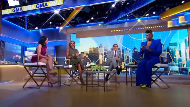 Sergio Hudson Flared Wool Crepe Trousers In Cobalt worn by Leslie Jones as seen in Good Morning America on  September 18, 2023