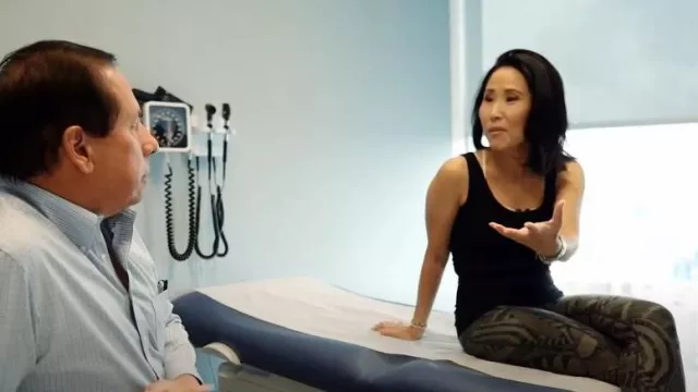 Athleta Zuma Stash Leggings worn by Vicky Nguyen as seen in Today on  September 18, 2023