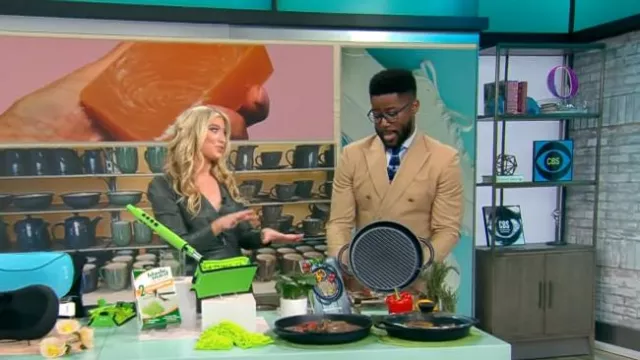 Robe Saylor Veronicka portée par Ashley Bellman vue dans CBS Mornings le 19 septembre 2023