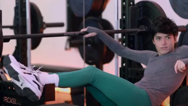 Lululemon Swift­ly Tech Long Sleeve 2.0 worn by Dixie D'Amelio as seen in The D'Amelio Show (S03E01)