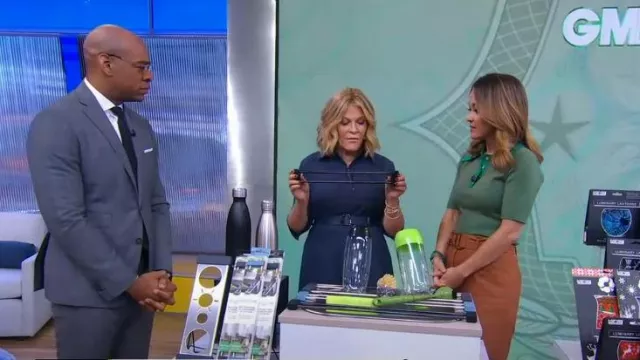 Akris Stretch Denim Midi Shirtdress usado por Tory Johnson como se ve en Good Morning America el 20 de septiembre de 2023
