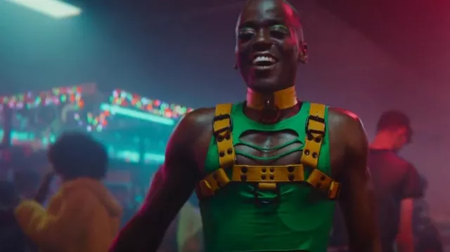 Chaleco de colusión con detalle triturado usado por Eric Effiong (Ncuti Gatwa) como se ve en Sex Education (S04E03)