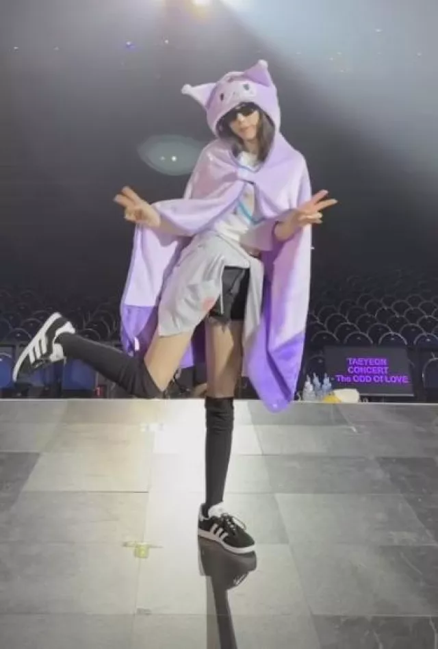 Kirsh Witty Bunny Split Graphic Crop Hood Zip-Up worn by Taeyeon on her Instagram Story on August 18, 2023